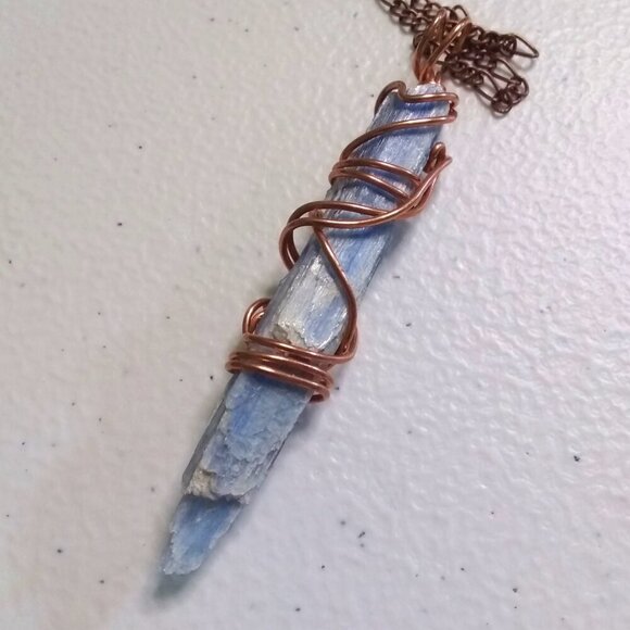 Raw Rough Blue Kyanite Dagger Pendant ~ Copper Wire Wrapped + 21" Figaro Chain - Picture 12 of 12